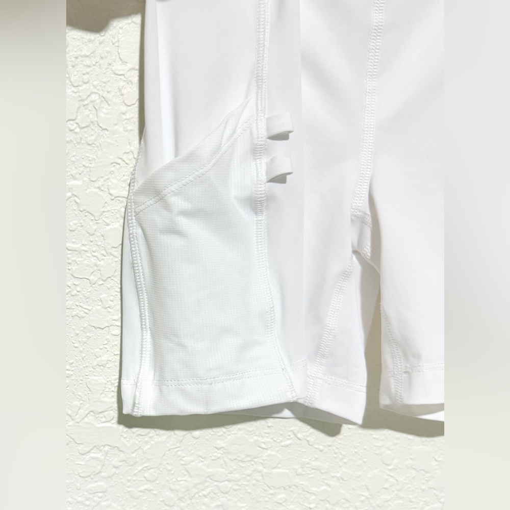 Vineyard Vines White Biker Shorts – GREAT FOR LAYERING SZ Medium – NWOT - Picture 3 of 4